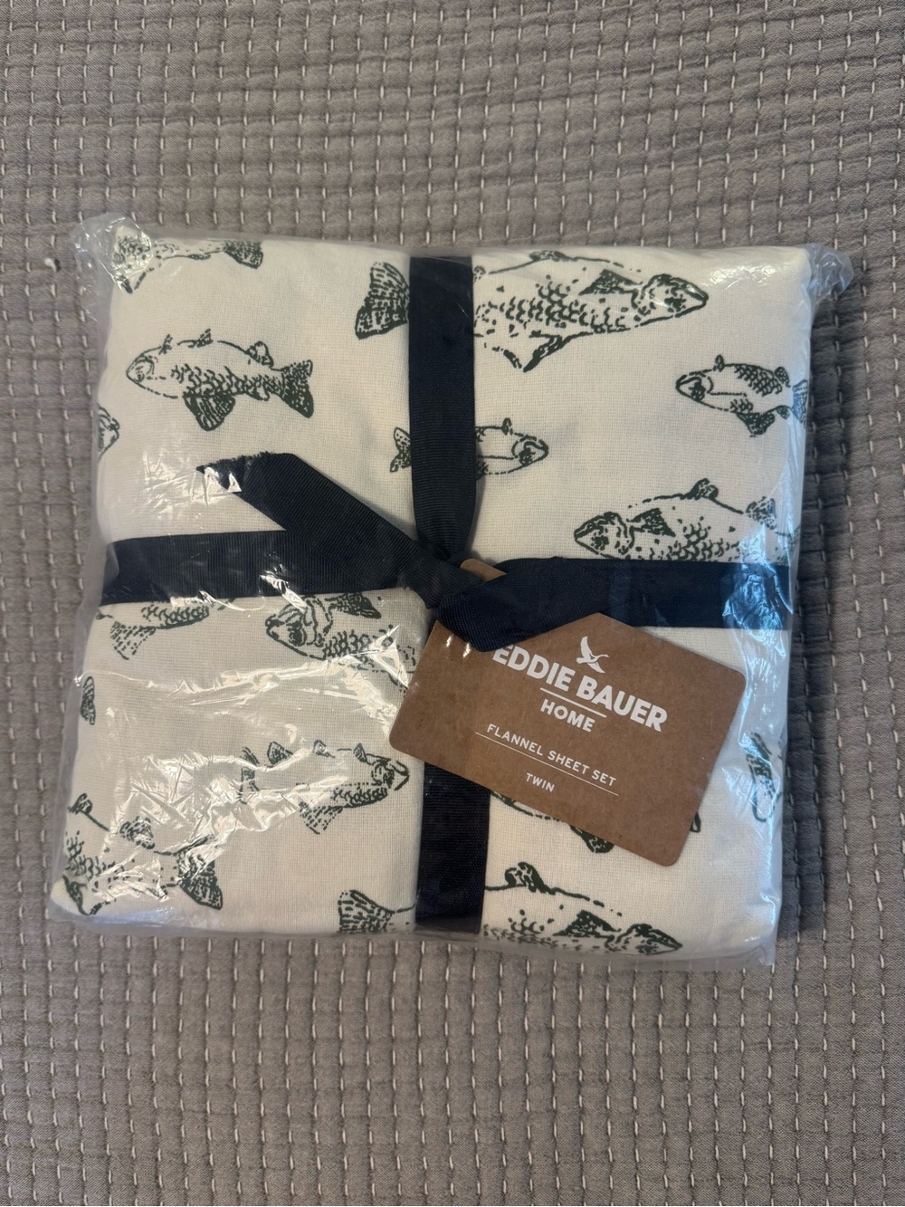 Eddie Bauer White Flannel Sheet Set with Green Fish Print